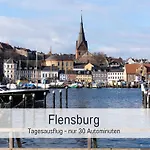 Toepferhaus - Strandnah, Haustierfreundlich, Kaminofen, Garten, Platz Fuer 3 Erwachsene, 2 * Steinberg (Schleswig-Holstein)