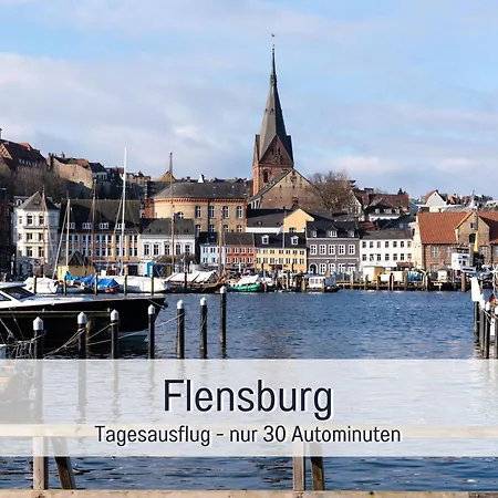 Toepferhaus - Strandnah, Haustierfreundlich, Kaminofen, Garten, Platz Fuer 3 Erwachsene, 2 * Steinberg (Schleswig-Holstein)