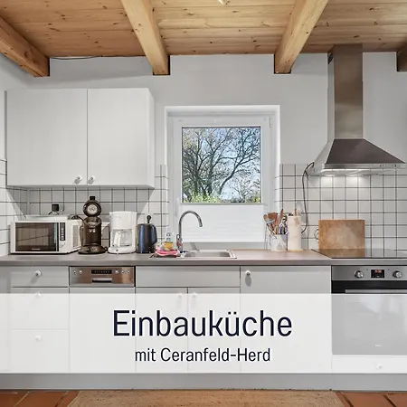 Toepferhaus - Strandnah, Haustierfreundlich, Kaminofen, Garten, Platz Fuer 3 Erwachsene, 2 * Steinberg (Schleswig-Holstein)